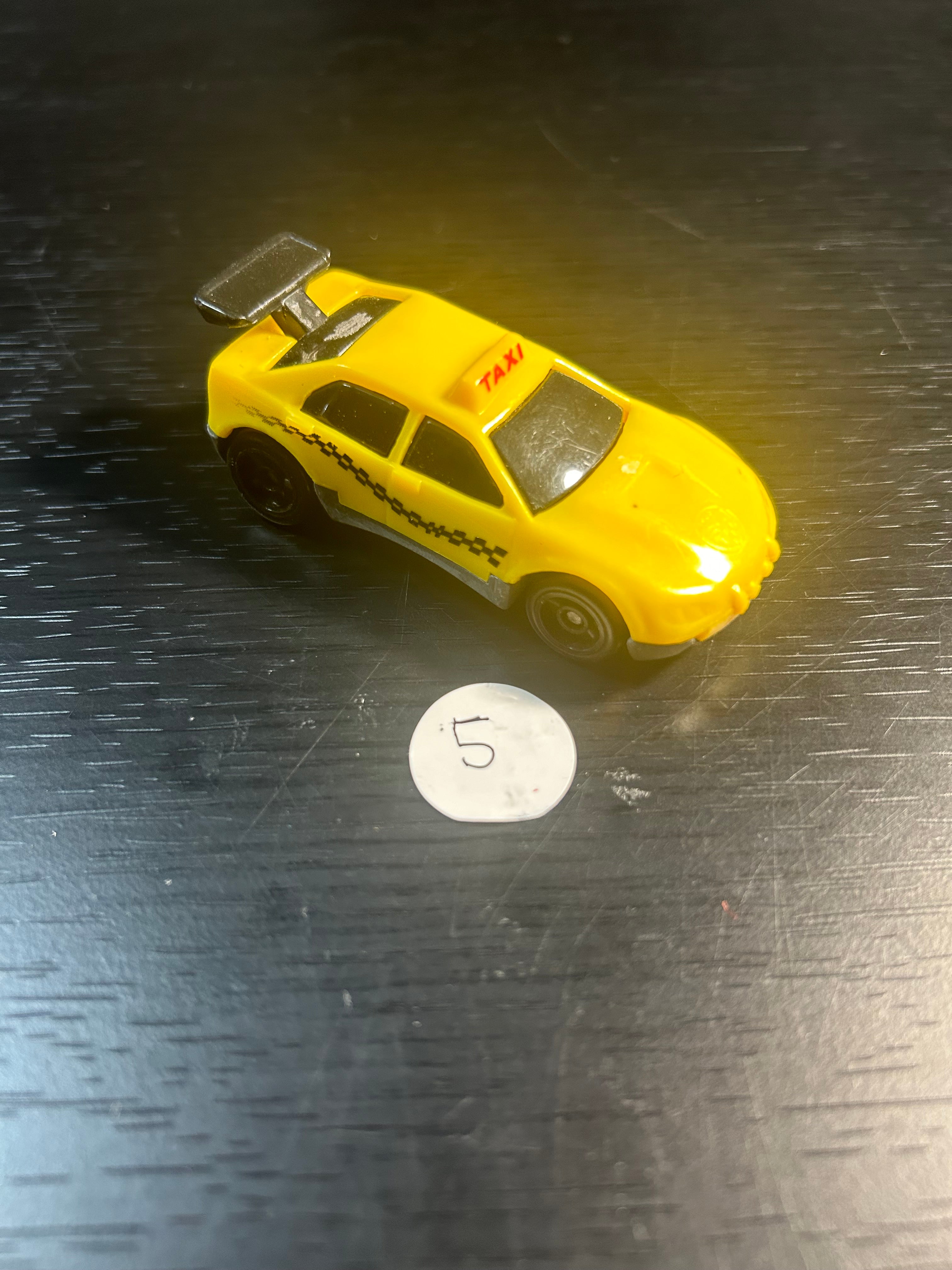 Toy Car 1994 Hot Wheels China CW Chine Yellow Taxi Car with Tial 1:64 Scale