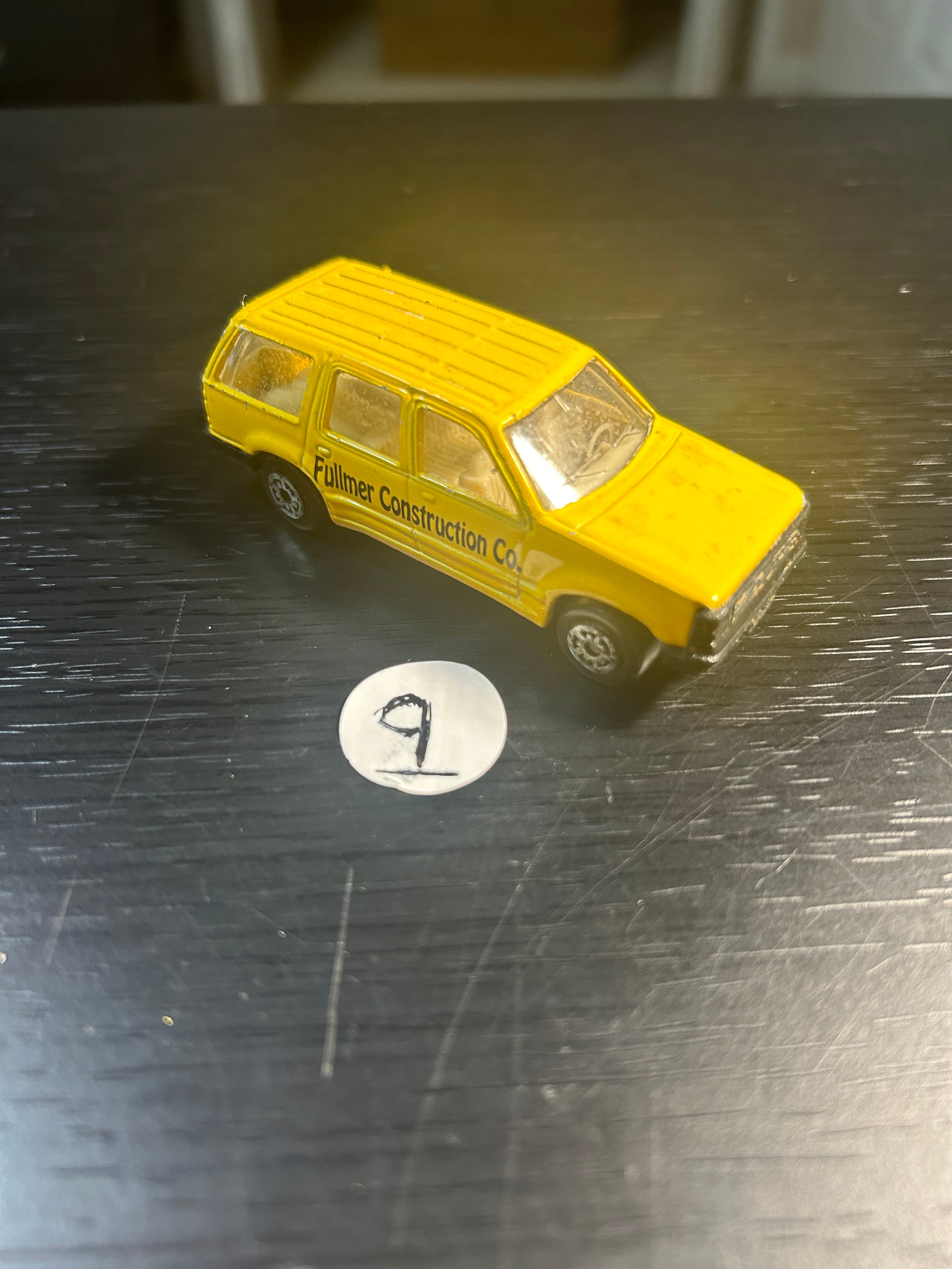 Toy Car Maisto Fullmer Construction Co. Ford Explorer 1/64