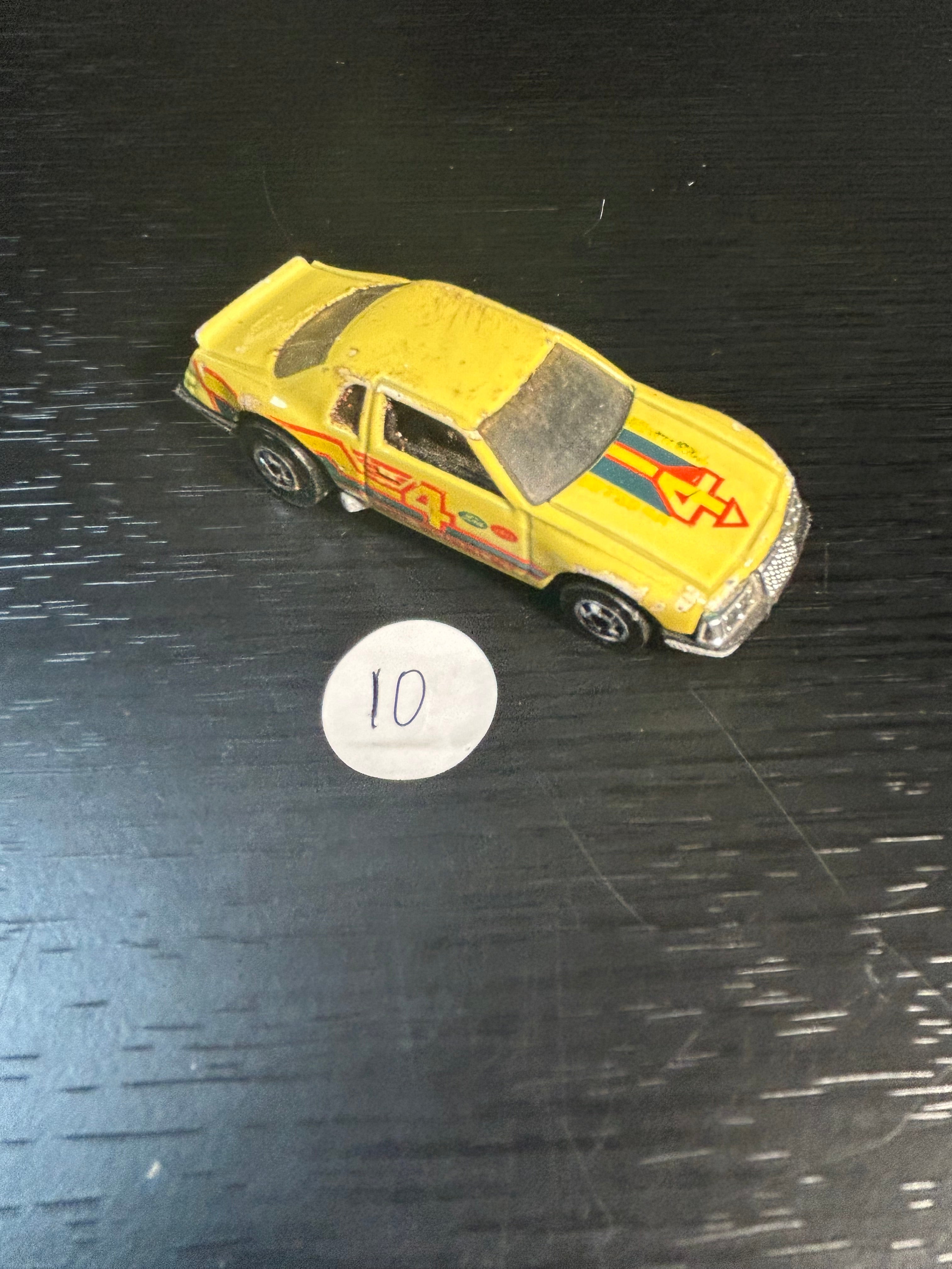 Toy Car Hot Wheels THUNDERBURNER 1988 Color Racers '83 Ford Thunderbird Stock Car