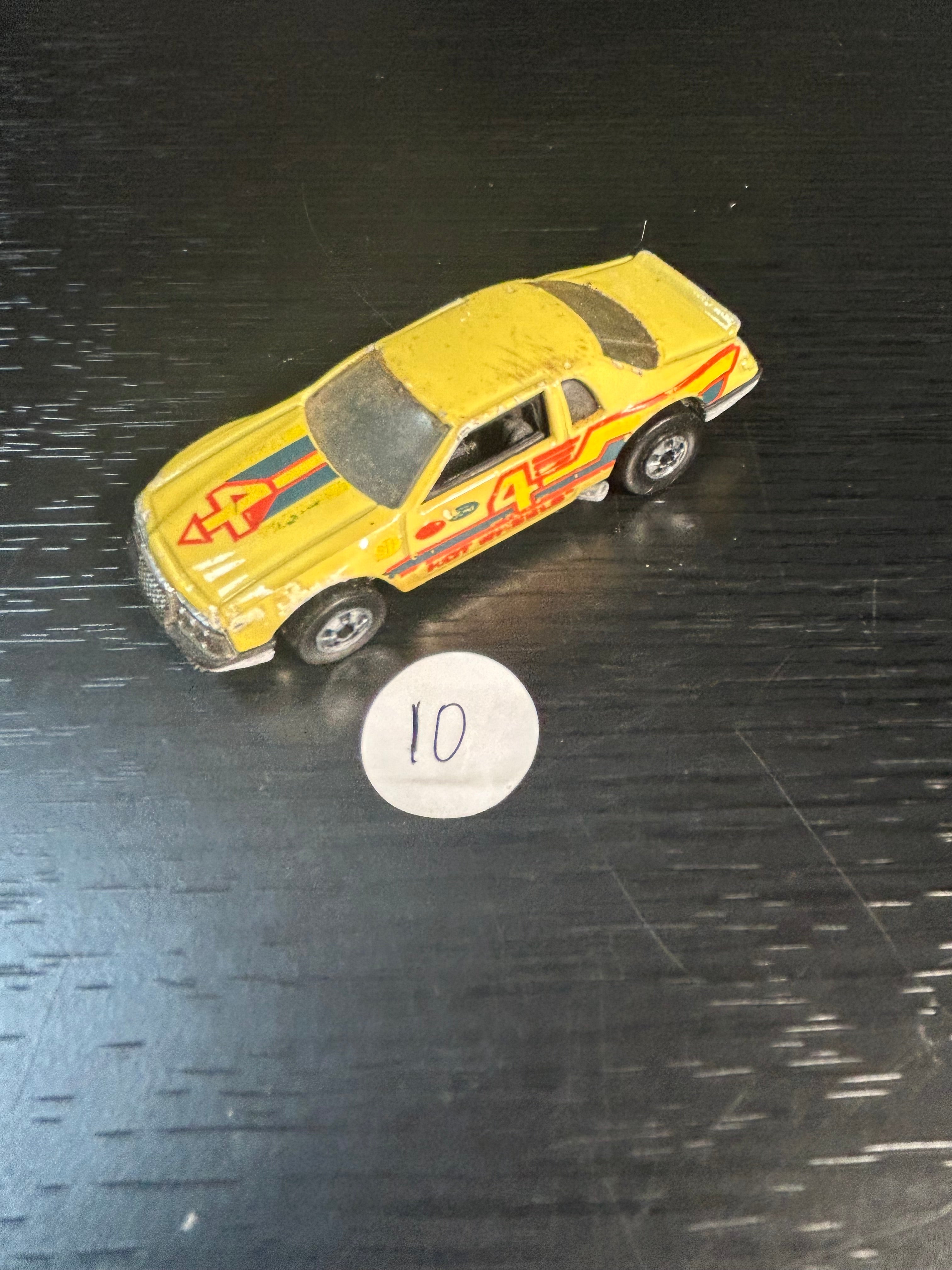 Toy Car Hot Wheels THUNDERBURNER 1988 Color Racers '83 Ford Thunderbird Stock Car