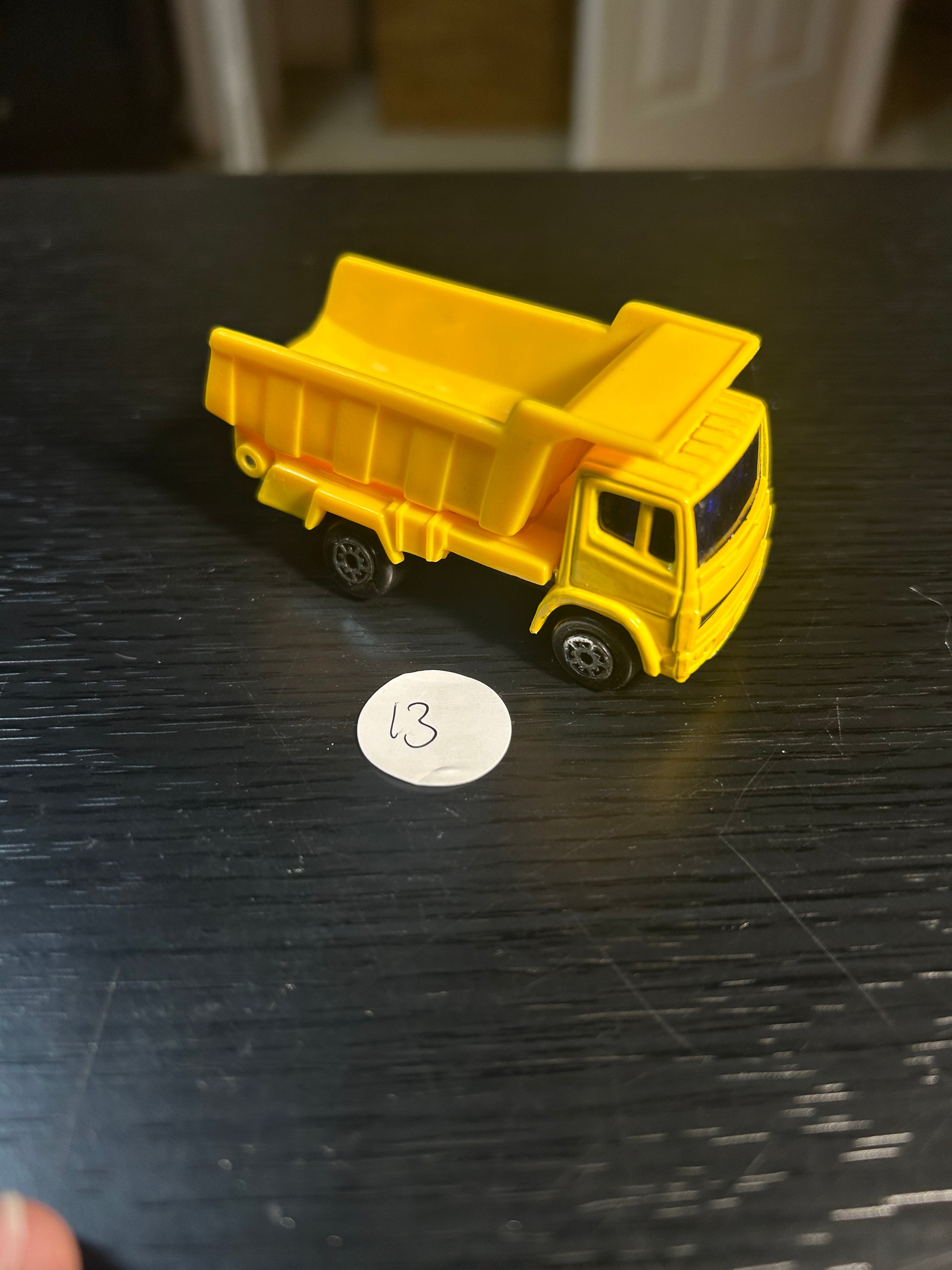 Toy Car Maisto Kid Connection 1/64 Yellow Dump Truck 112