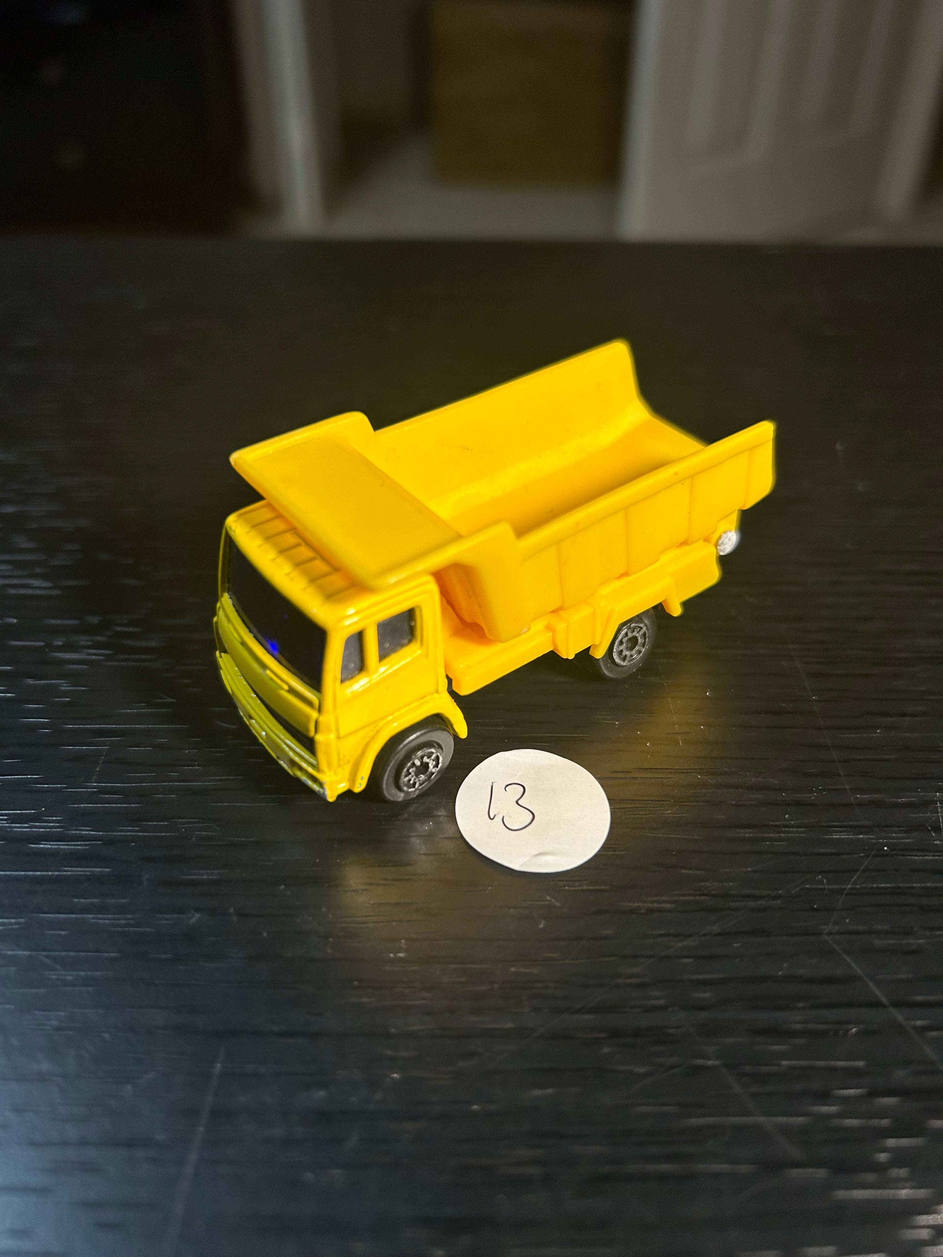 Toy Car Maisto Kid Connection 1/64 Yellow Dump Truck 112