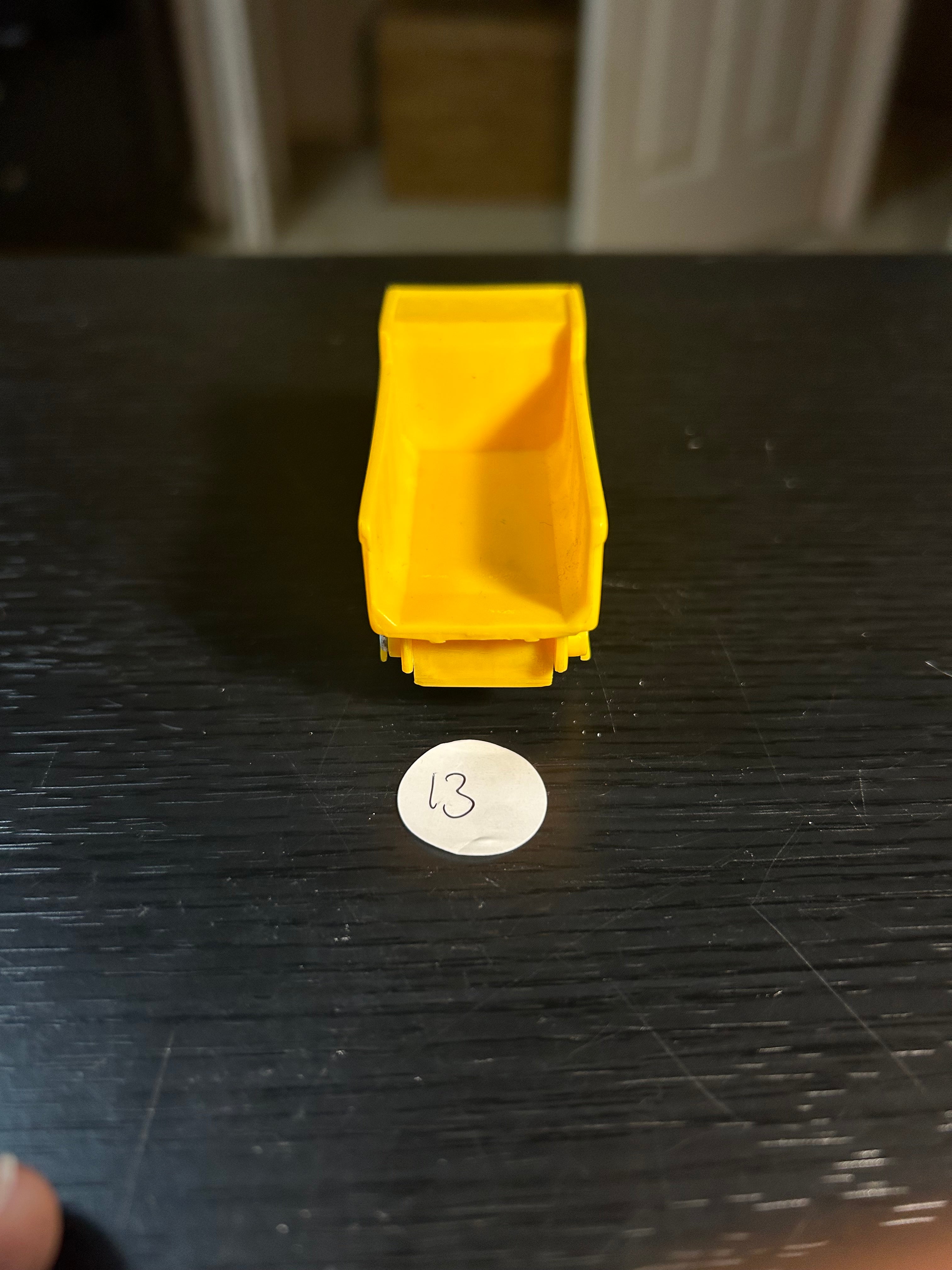 Toy Car Maisto Kid Connection 1/64 Yellow Dump Truck 112