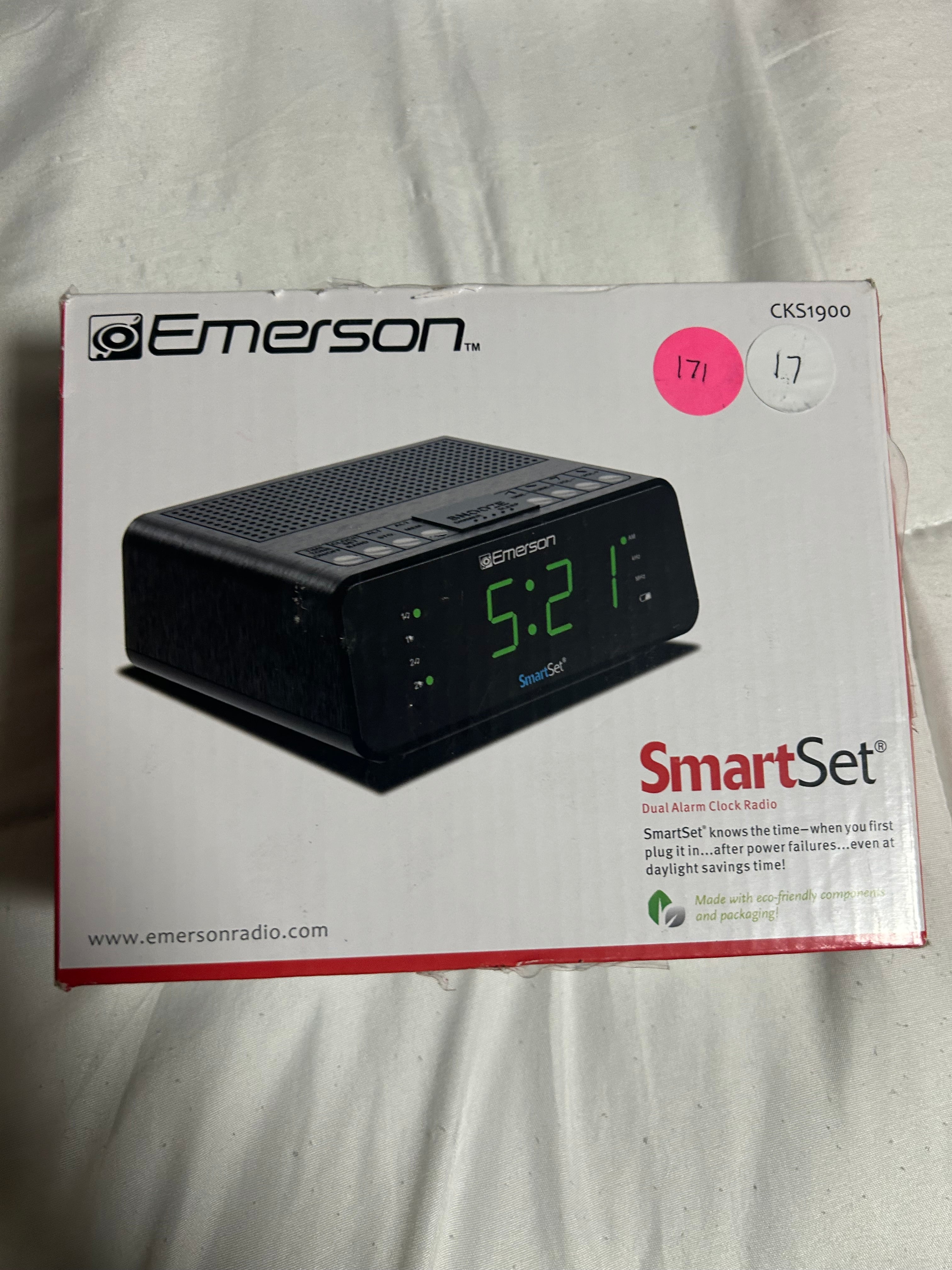 Electronics Emerson SmartSet Dual Alarm Clock Radio With AM/FM Radio