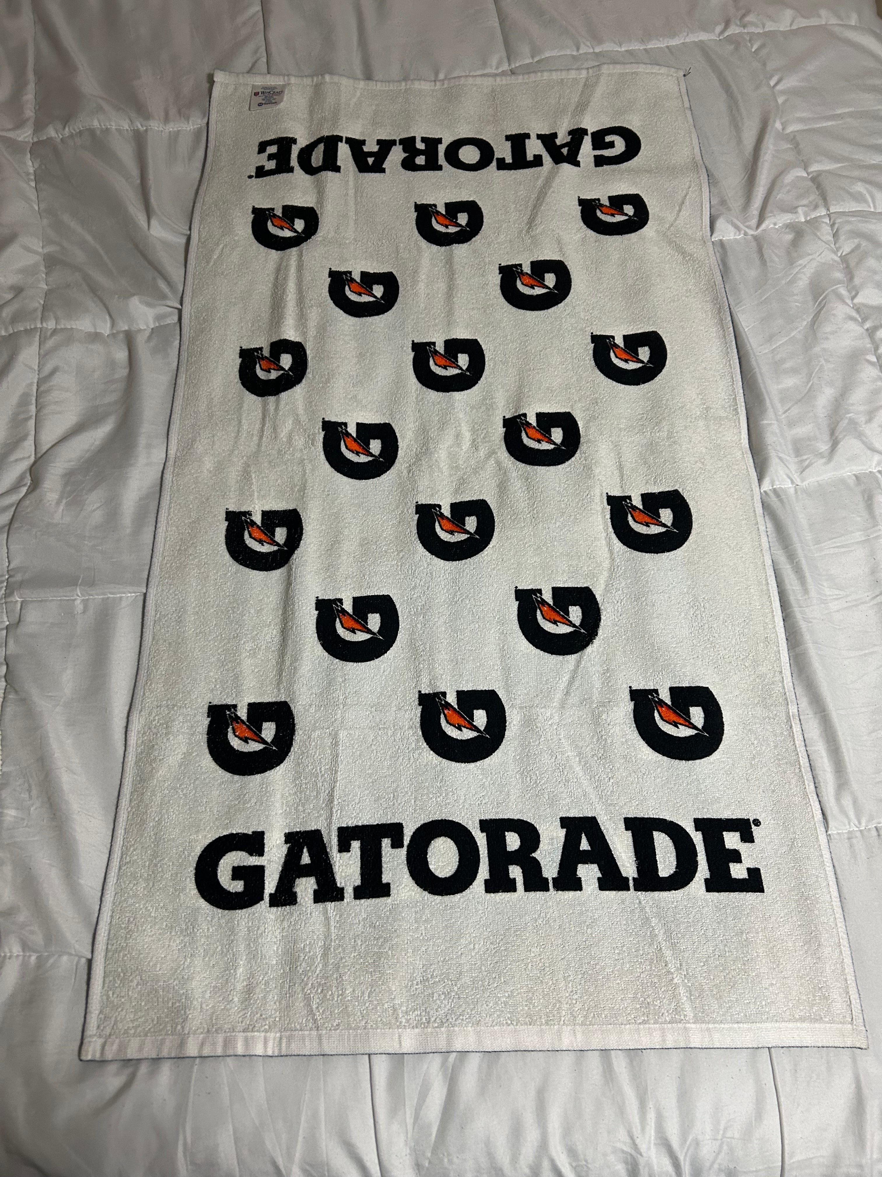 Sports Gatorade Premium Sideline Towel Bi-color, White, Small
